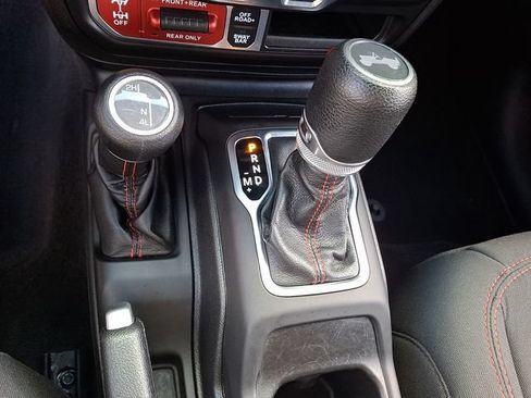 Used 2021 Jeep Wrangler Unlimited Rubicon AWD/4WD image 15