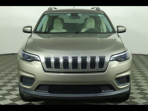 Used 2020 Jeep Cherokee Latitude w/ Cold Weather Group image 12