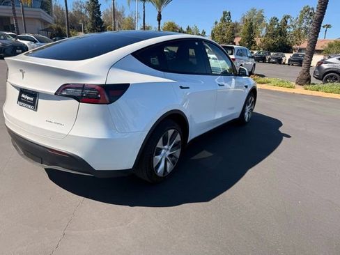 Used 2020 Tesla Model Y Long Range image 14