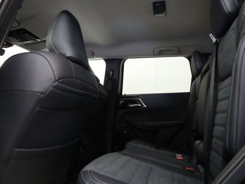 New 2025 Mitsubishi Outlander SE image 17