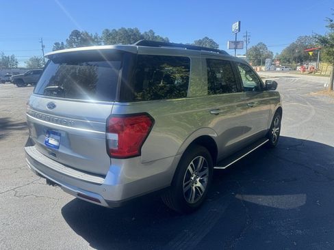 Used 2023 Ford Expedition XLT image 5