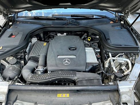 Used 2019 Mercedes-Benz GLC 300 4MATIC w/ Premium Package image 32