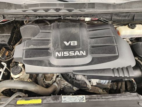 Used 2018 Nissan Titan SV w/ SV Convenience Package image 31