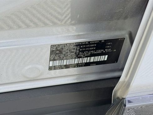 Used 2023 Toyota RAV4 SE image 32