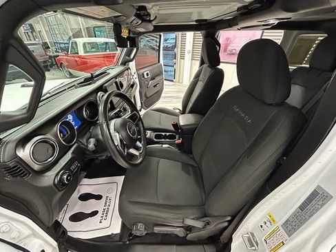 Used 2018 Jeep Wrangler Unlimited Sahara AWD/4WD image 51
