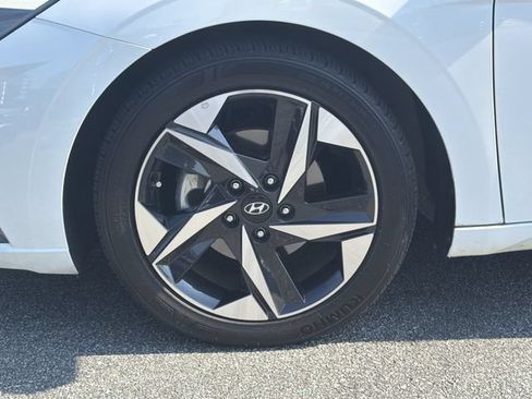 Used 2022 Hyundai Elantra SEL w/ Convenience + Premium Package FWD image 13