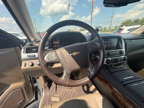 Used 2017 Chevrolet Suburban Premier AWD/4WD image 16
