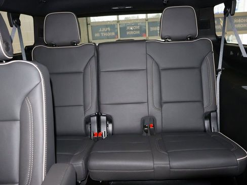 New 2025 Chevrolet Suburban Premier image 33