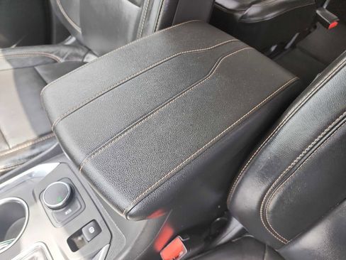 Used 2020 Chevrolet Traverse LT w/ LT Premium Package FWD image 28