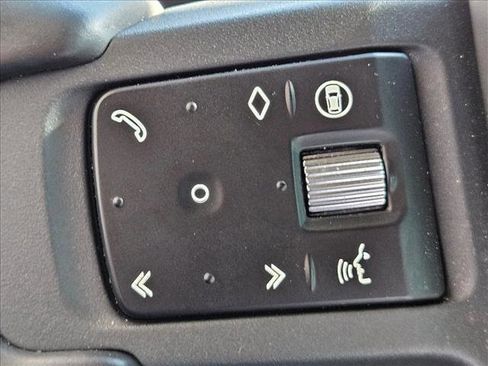 Used 2024 Land Rover Defender 110 X-Dynamic SE image 15