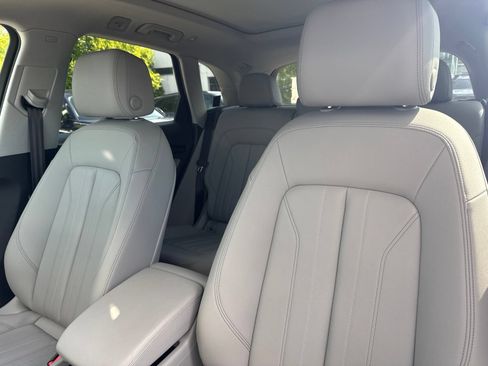 Used 2023 Audi Q5 2.0T Premium w/ Convenience Package AWD/4WD image 8