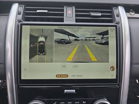 Certified 2025 Land Rover Discovery S AWD/4WD image 25