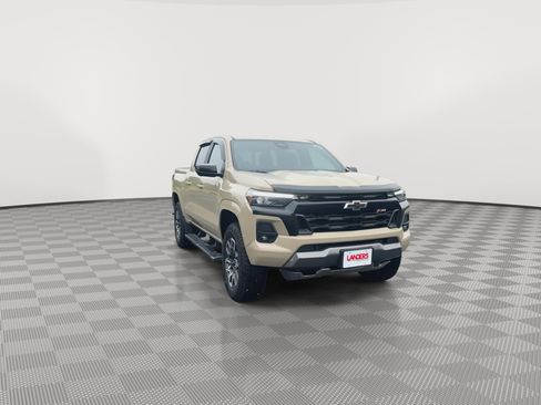 Used 2024 Chevrolet Colorado Z71 w/ Z71 Convenience Package 2 AWD/4WD image 3