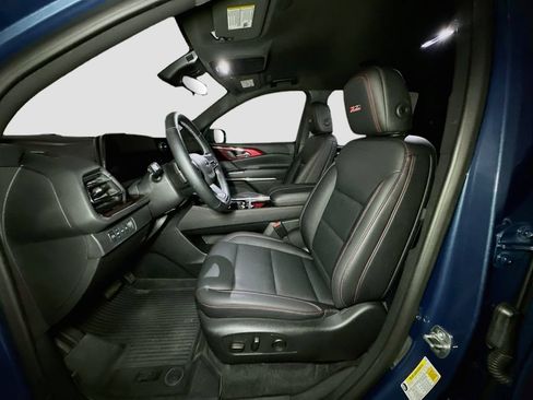 Used 2025 Chevrolet Traverse Z71 w/ Driver Confidence Package AWD/4WD image 19