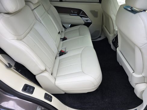 New 2026 Land Rover Range Rover Long Wheelbase SE AWD/4WD image 5