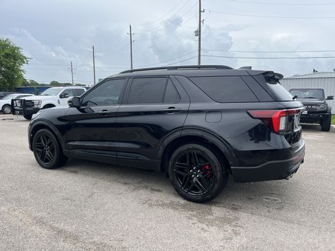 Used 2025 Ford Explorer ST AWD/4WD image 3