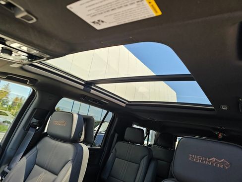 New 2026 Chevrolet Suburban High Country AWD/4WD image 24