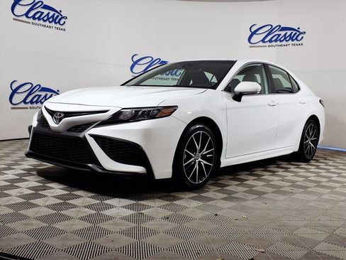 Used 2024 Toyota Camry SE image 23