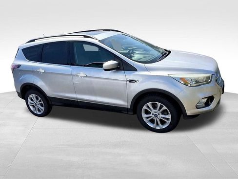 Used 2017 Ford Escape SE w/ Equipment Group 201A AWD/4WD image 3