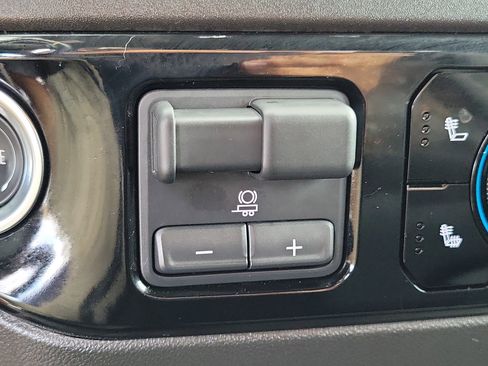 Used 2025 Chevrolet Silverado 2500 LT w/ Safety Package image 30