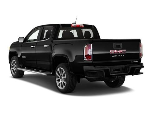 Used 2024 GMC Canyon Denali image 2
