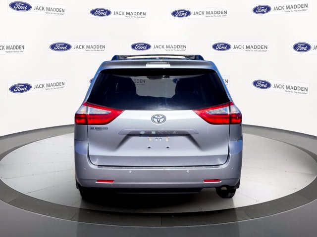 Used 2017 Toyota Sienna XLE Premium w/ Outdoor Package AWD/4WD image 4
