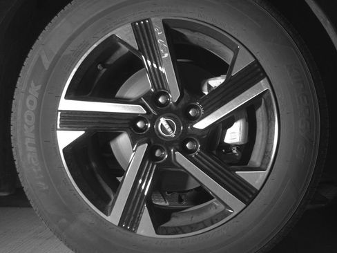 Used 2025 Nissan Sentra SV FWD image 13