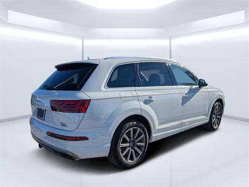 Used 2017 Audi Q7 3.0T Premium Plus w/ Premium Plus Package image 3