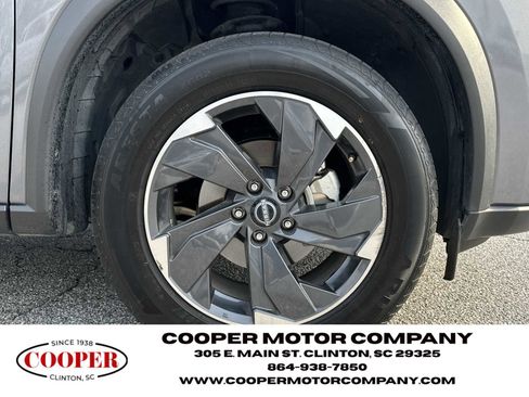 Used 2025 Nissan Rogue SV image 12