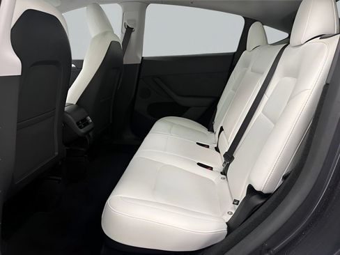 Used 2024 Tesla Model Y Long Range RWD image 14