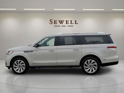 Used 2024 Lincoln Navigator L Reserve AWD/4WD image 2