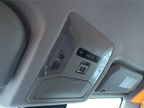 Used 2021 Toyota RAV4 LE image 22