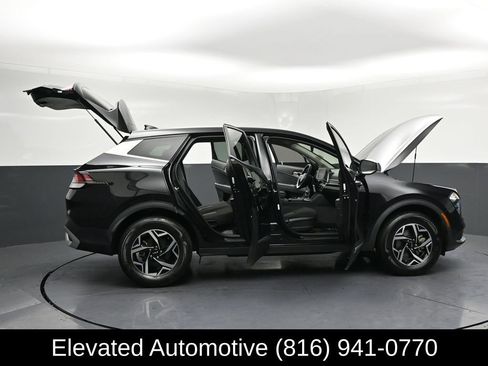 Used 2023 Kia Sportage LX image 32