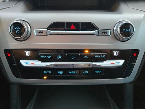 Used 2021 Ford Explorer XLT image 31