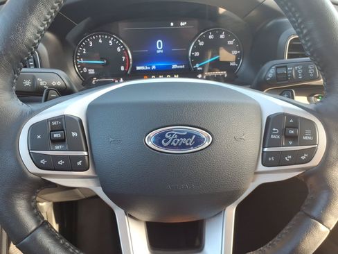 Used 2021 Ford Explorer XLT w/ Equipment Group 202A AWD/4WD image 18