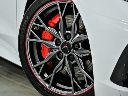 Used 2023 Chevrolet Corvette Stingray Premium Conv w/ Z51 Performance Package RWD image 4