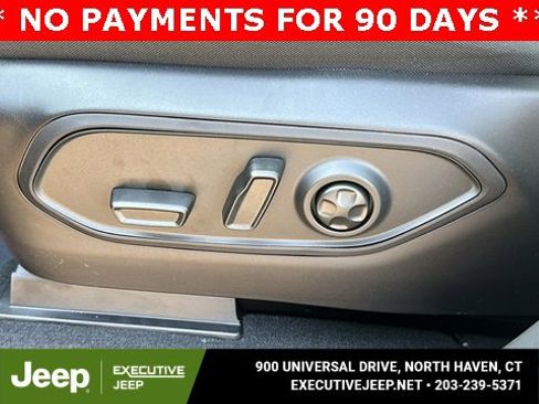 New 2025 Jeep Grand Cherokee Laredo w/ Luxury Tech Group I image 11