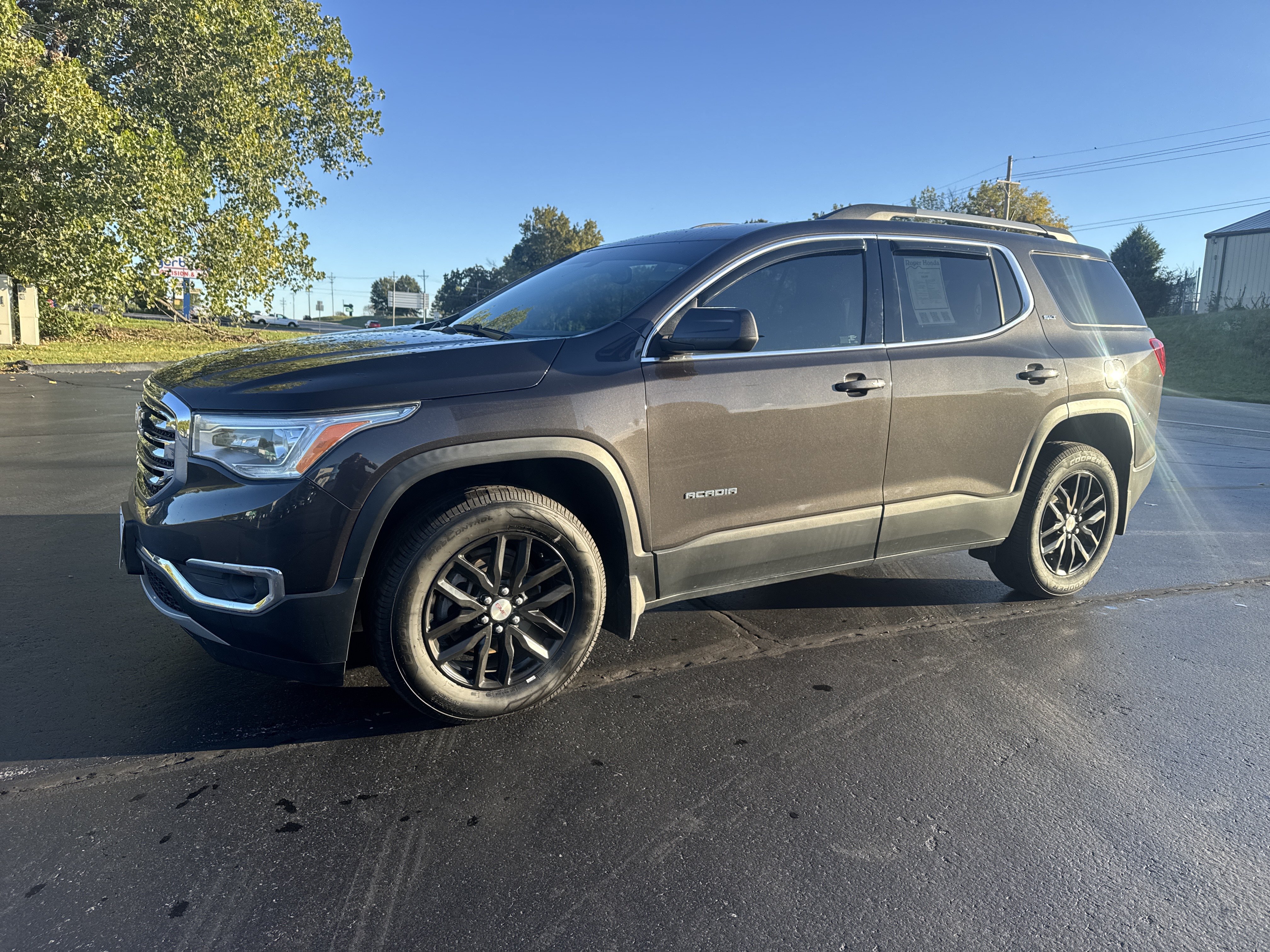 Used 2019 GMC Acadia SLT AWD/4WD image 2