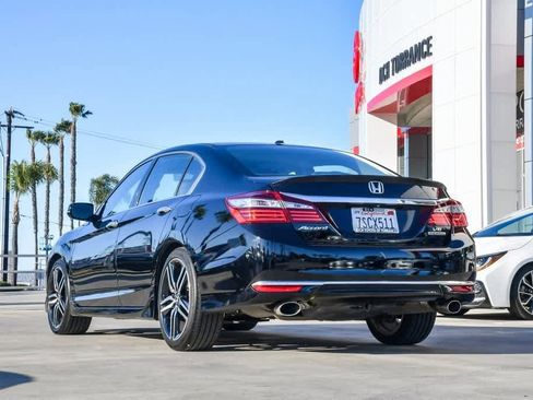 Used 2016 Honda Accord Touring image 9