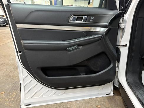 Used 2018 Ford Explorer XLT w/ Equipment Group 202A image 27