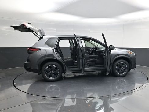 Used 2024 Nissan Rogue SV image 58