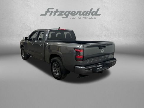 Used 2025 Nissan Frontier SV w/ Tow Package RWD image 3