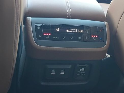 Certified 2026 Nissan Pathfinder Platinum w/ Accent Package AWD/4WD image 15