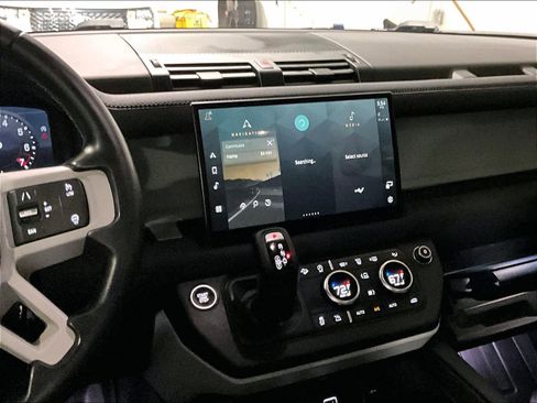 Used 2022 Land Rover Defender 110 SE image 18