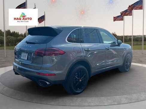 Used 2018 Porsche Cayenne Sport Utility 4D image 5