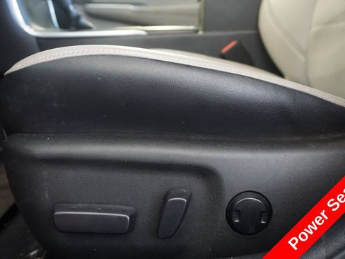 Used 2016 Toyota Camry SE FWD image 6