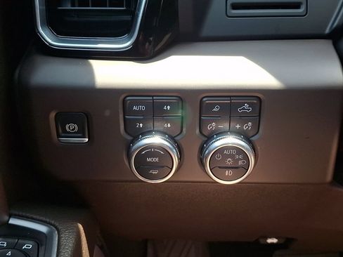 Used 2022 GMC Sierra 1500 Denali AWD/4WD image 22