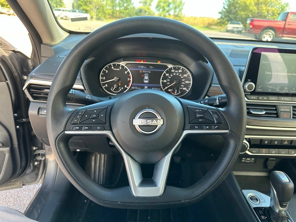 Used 2025 Nissan Altima 2.5 SV AWD/4WD image 14