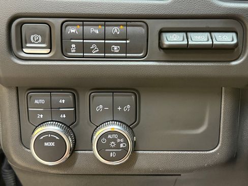 Used 2023 GMC Yukon AT4 w/ AT4 Premium Package image 17