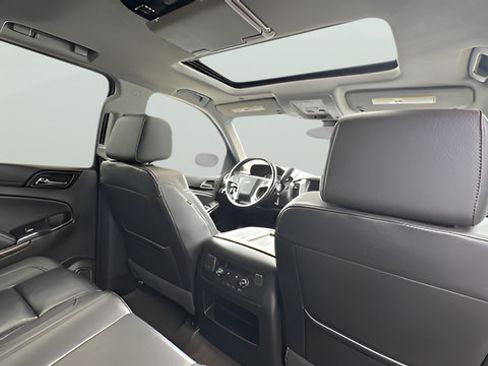 Used 2018 Chevrolet Suburban LT AWD/4WD image 15